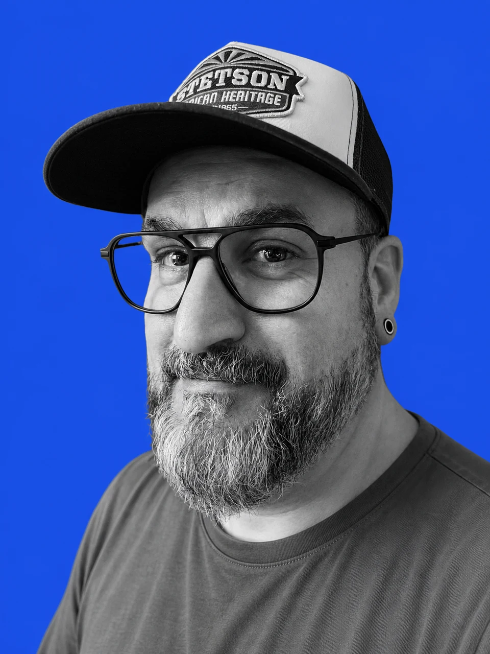 Markus Grimm mit Brille, Bart und Cap